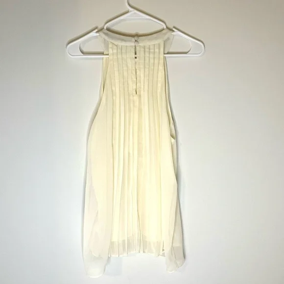 2/$30 Doe & Rae - Cream Pleated Sleeveless Blouse NWT Size M - Picture 7 of 8